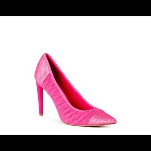 Brand new Kendall + Kylie Nora Mesh Pump - Pink